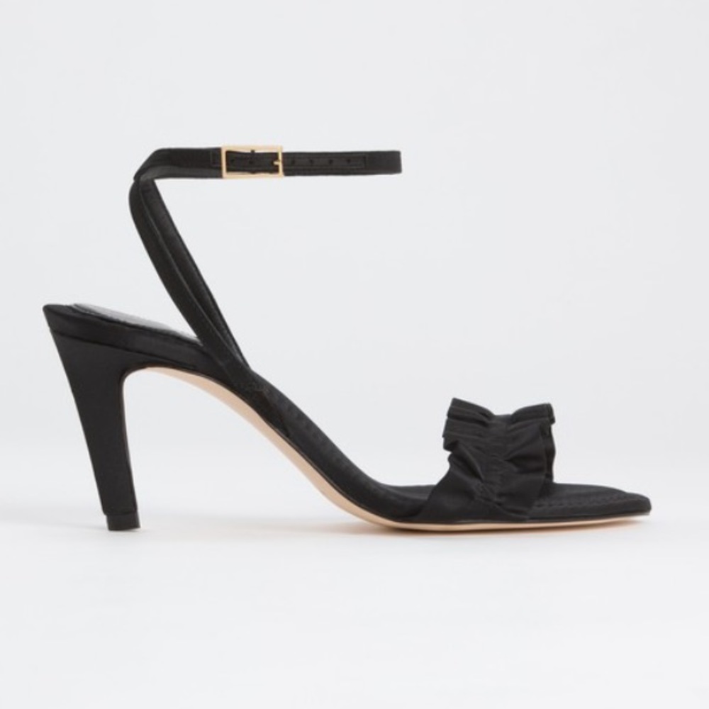 SHOW OFF SANDAL | SATIN BLACK001